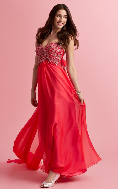 Sweetheart Ruched long Prom Dress With Beading And strapped train
