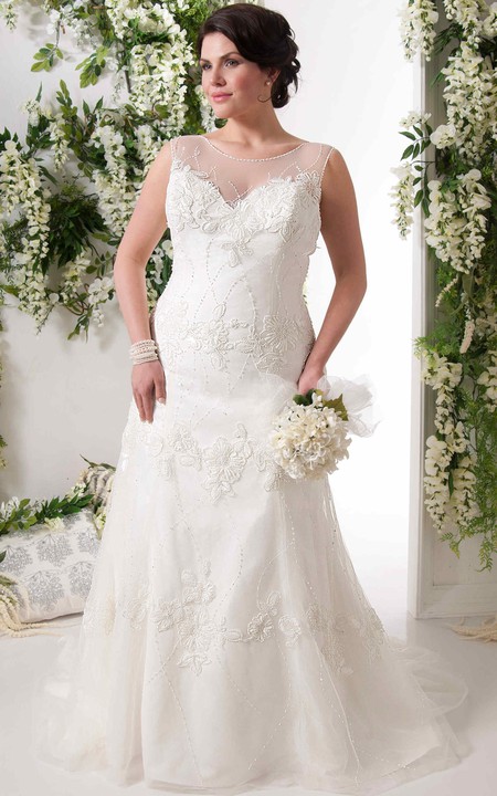 Scoop-neck Sleeveless Sheath Appliqued plus size wedding dress With Illusion And Court Train