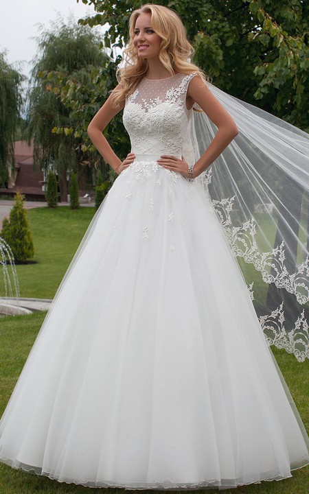Scoop-neck Sleeveless Tulle Ball Gown Dress With Appliques And Low-V Back