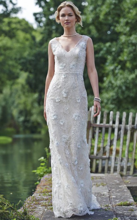 Sheath V-neck Sleeveless Lace Wedding Dress With flowers