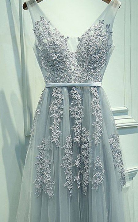 V-neck Lace Tulle Sleeveless Floor-length Appliques Sash Ribbon Dress