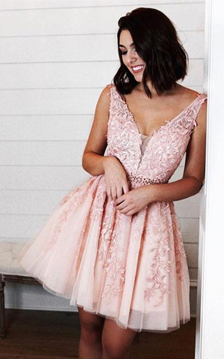 V-neck Lace Tulle Sleeveless Short Homecoming Dress with Appliques and Beading