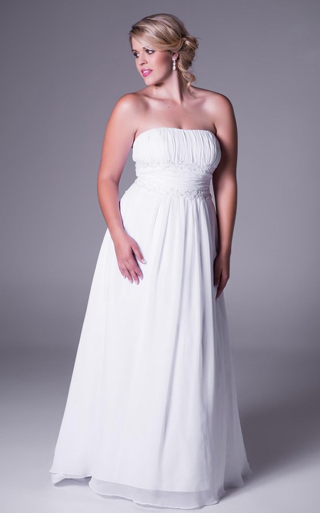 Strapless Chiffon Ruched plus size Wedding Dress With Appliques And Court Train