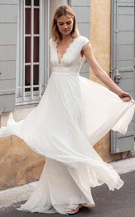 Bohemian Short Sleeve A Line Chiffon Lace V-neck Wedding Dress with V Back