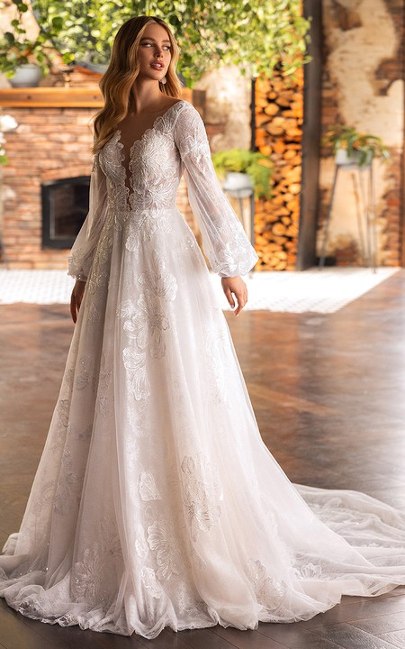 Sexy Chiffon A Line Scalloped Court Train Wedding Dress with Appliques
