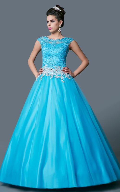 Robe de bal trapèze à manches bateau pour quinceañera, ornée de perles et d'appliqués