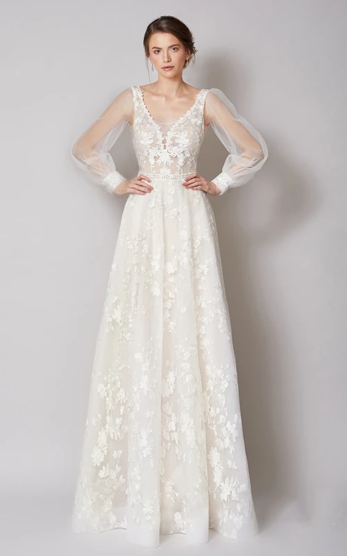 Vestido de novia bohemio de encaje con escote en V y corte en A, con apliques.