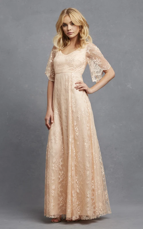 Robe romantique trapèze en dentelle à col en V et manches cloche