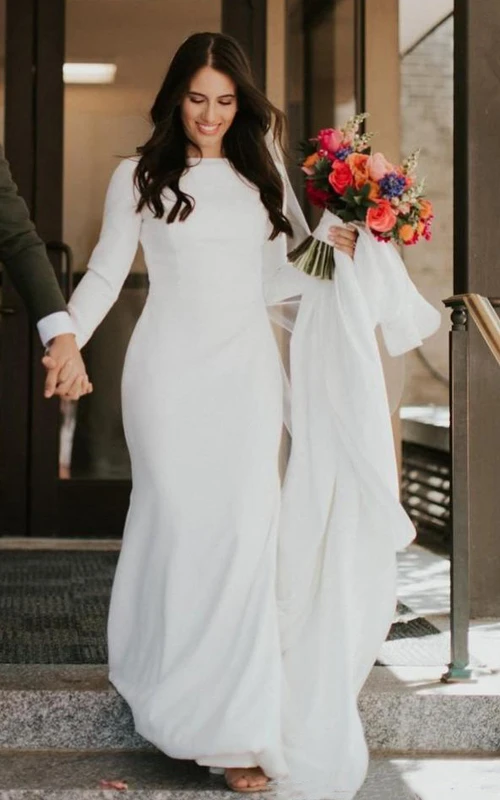 Vestido de novia de sirena con botones y cola de capilla, manga larga y satén estilo barco.