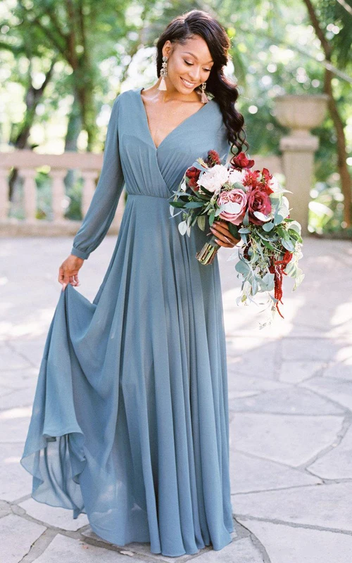 Robe de demoiselle d'honneur en mousseline de soie à col en V, manches longues, coupe trapèze et plis, longueur au sol