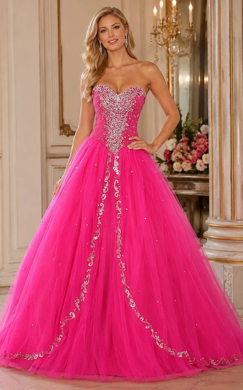 Robe de bal longue en tulle à encolure cœur et lacets, ornée d'appliqués, ornée de dentelle et d'appliqués.