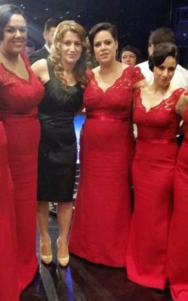 Modern V-neck Red Mermaid Bridesmaid Dress With Lace Appliques