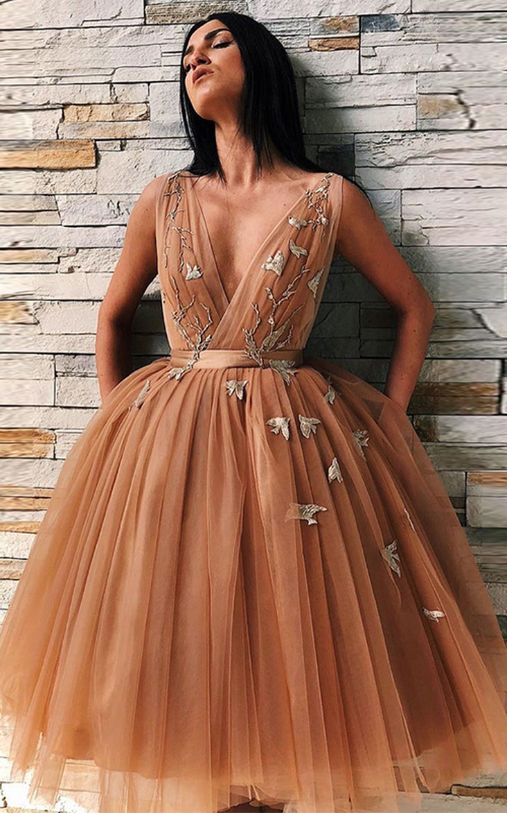 Plunging Neckline Knee-length Ball Gown Backless Straps Homecoming Dress with Appliques
