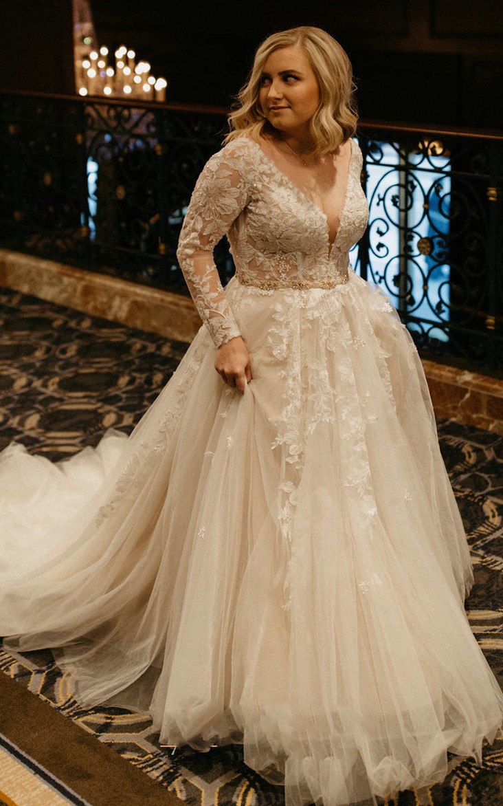 Casual A Line V-neck Floor-length Long Sleeve Lace Wedding Dress with Appliques