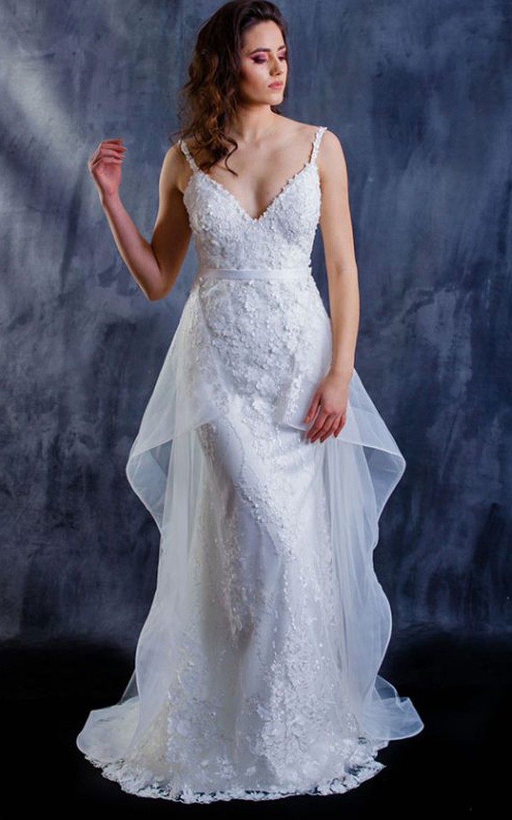 Elegant Mermaid V-neck Lace Floor-length Sleeveless Wedding Dress with Appliques