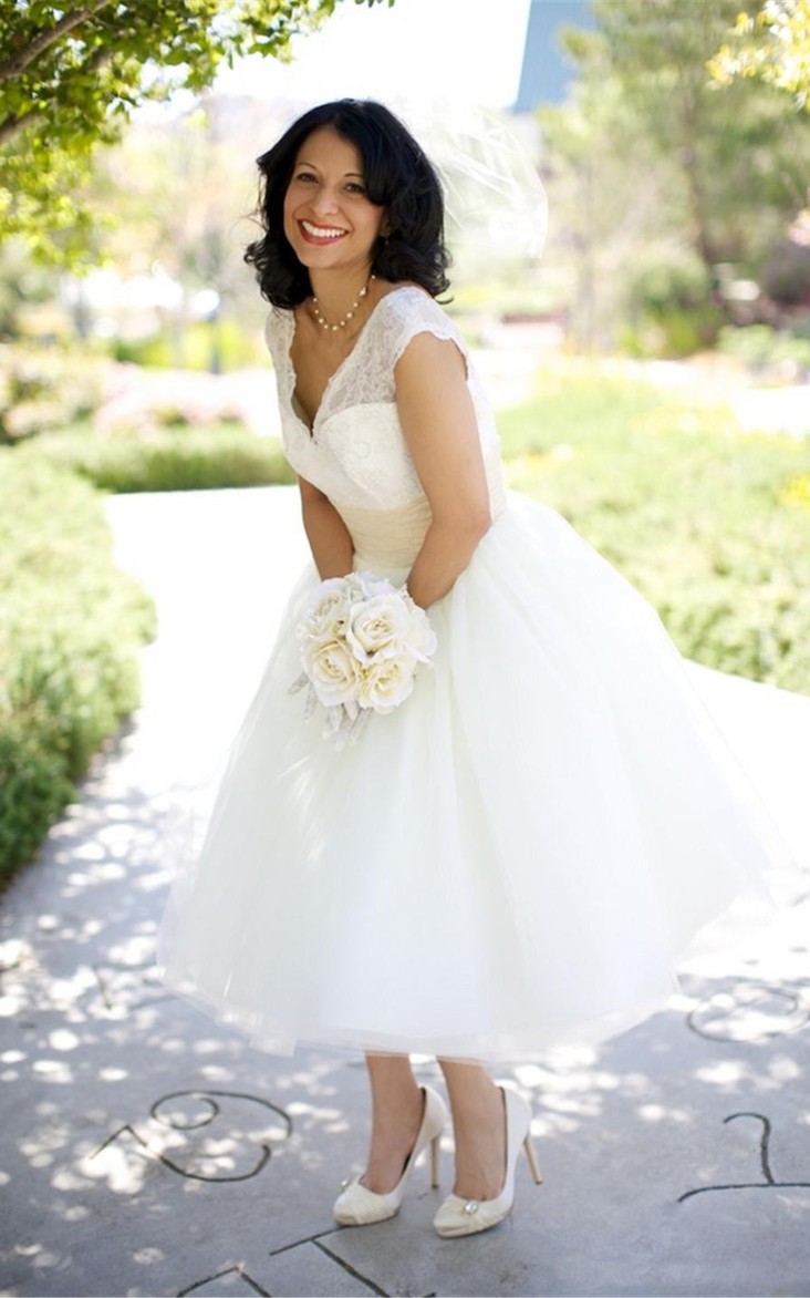 V-neck Lace Tulle Cap Short Sleeve Wedding Dress