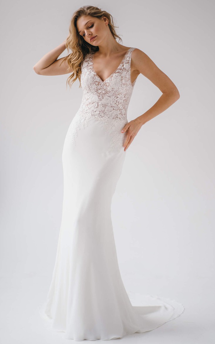 Elegant Mermaid V-neck Floor-length Sleeveless Chiffon Wedding Dress with Appliques