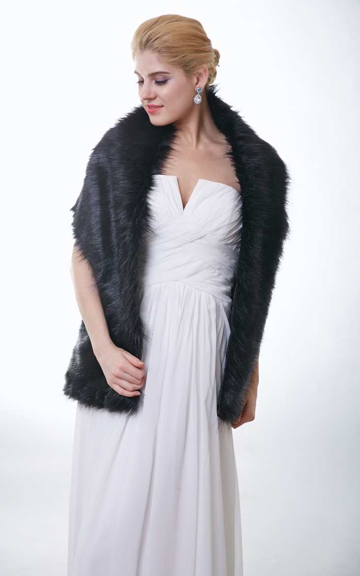 Simple And Timeless Faux Fur Bridal Wrap