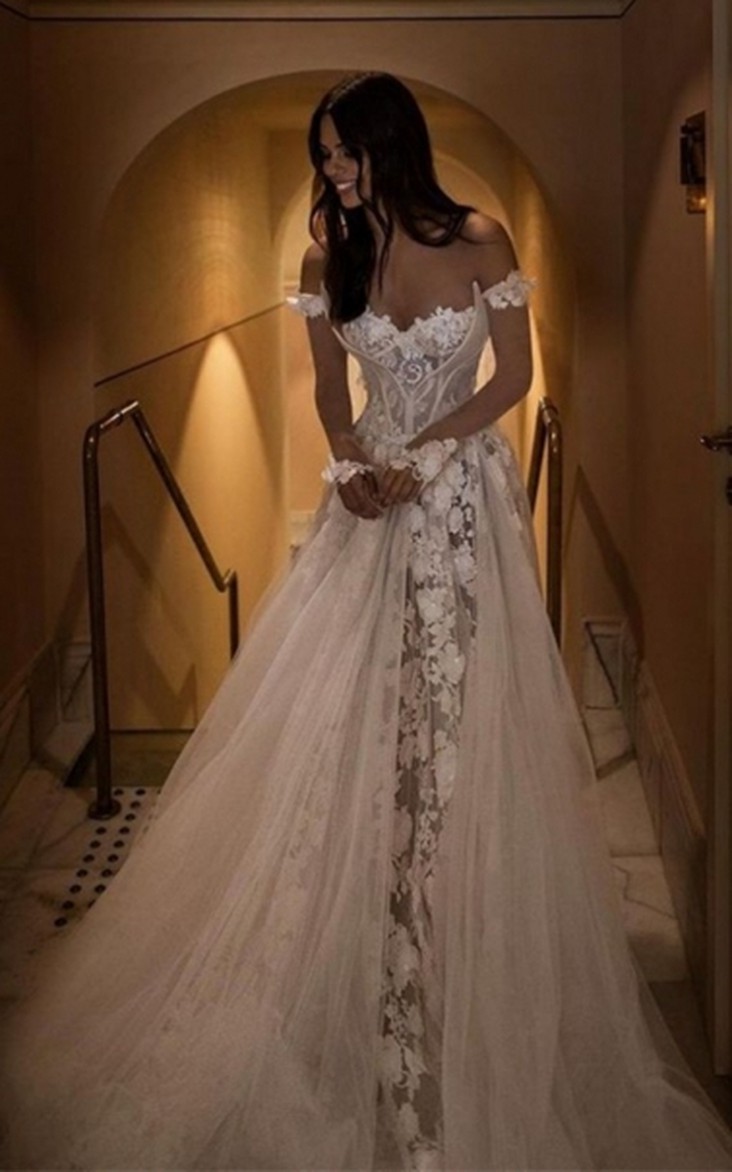 Off-the-shoulder Simple A Line Tulle Wedding Dress with Appliques