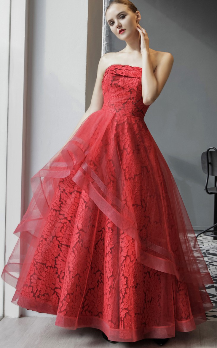 Modern Floor-length Sleeveless Lace Ball Gown Evening Dress with Tiers